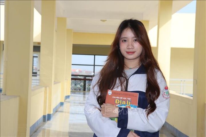 Hành trình “vượt lên chính mình” của cô học trò vùng biển