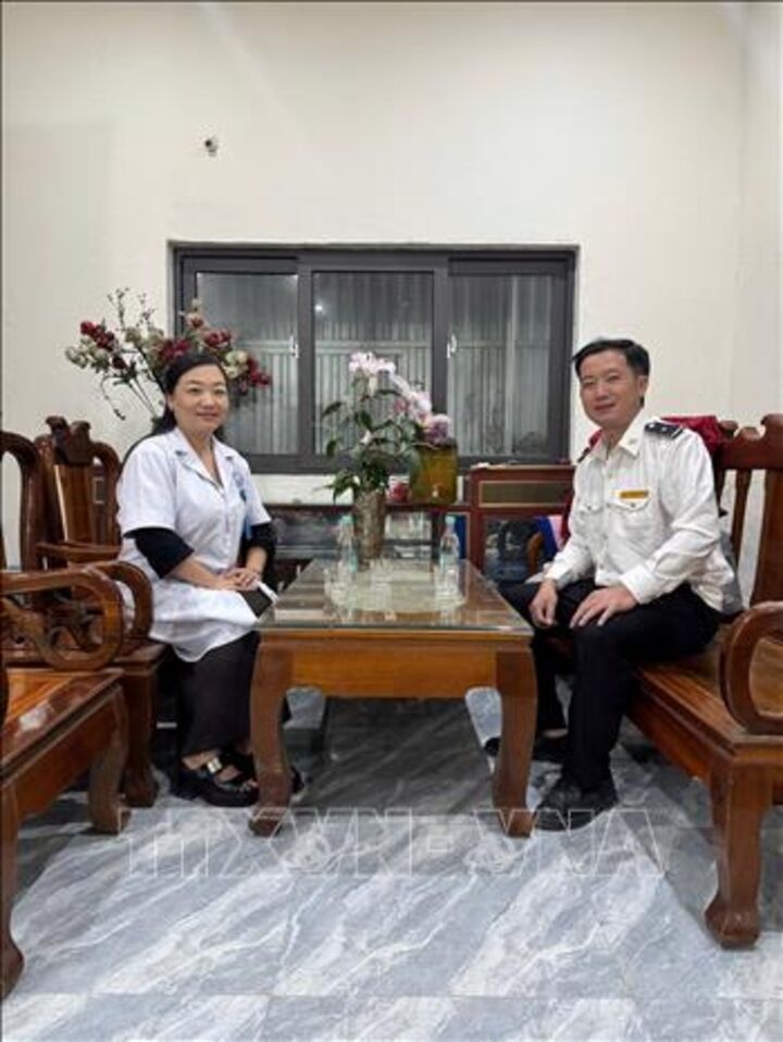 Vợ chồng bác sĩ người Mông cùng gieo sự sống giữa đại ngàn