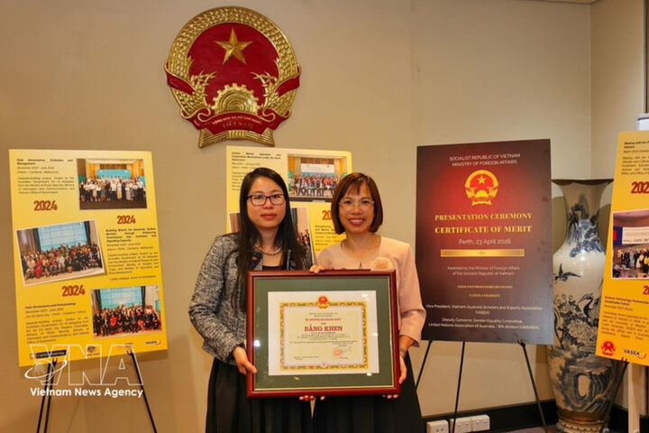 Overseas scholar honoured for contributions to national development, Vietnam - Australia ties