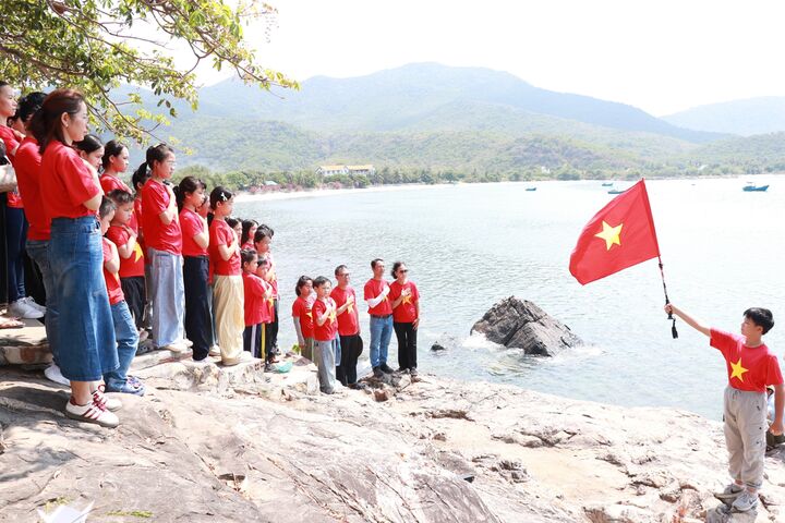 Hành trình về “địa chỉ đỏ”: Bồi đắp lý tưởng cho thế hệ trẻ