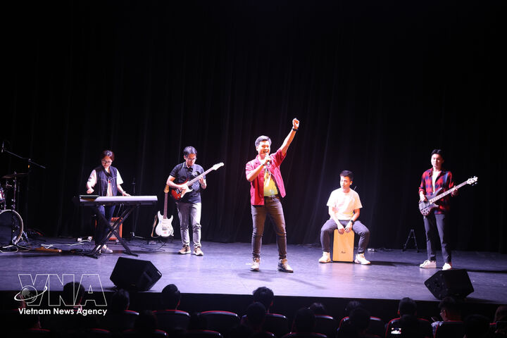 Vietnamese students in Singapore promote homeland’s culture through music