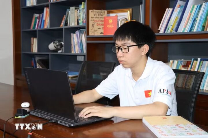 Gặp gỡ chủ nhân Huy chương Bạc Olympic Tin học châu Á - Thái Bình Dương