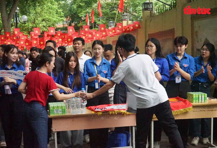 Sắc xanh tình nguyện đồng hành cùng sĩ tử vào lớp 10 THPT