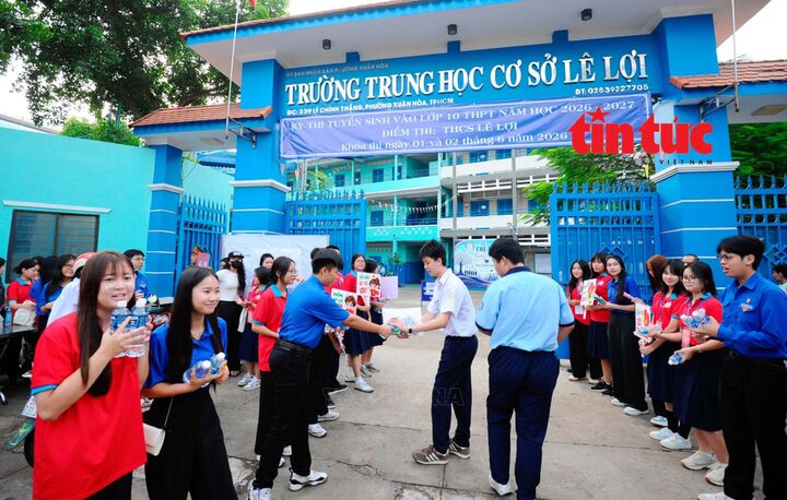 Trên 8.000 chiến sĩ 'Hoa phượng đỏ' tiếp sức sĩ tử lớp 10