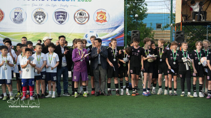 Football passion strengthens bonds among Vietnamese and Russian children