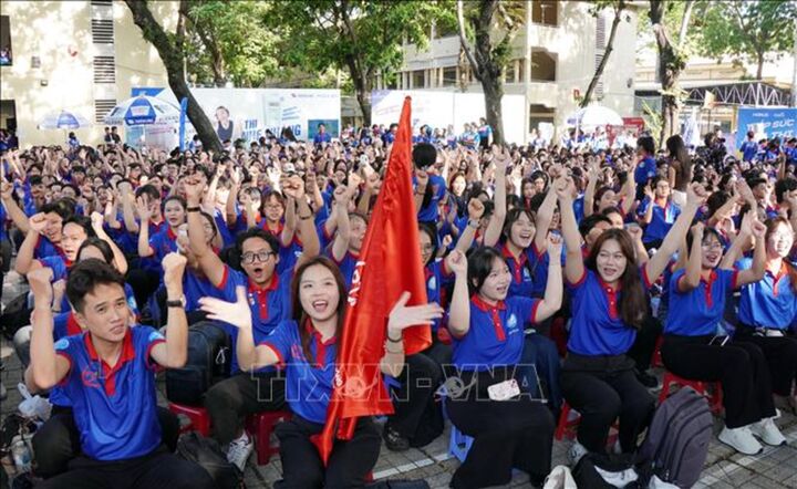 Sinh viên tình nguyện ra quân “Tiếp sức mùa thi” năm 2026