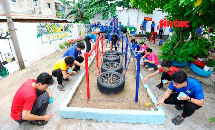 Tuổi trẻ TP Hồ Chí Minh ra quân chỉnh trang lại các khu phố dịp hè