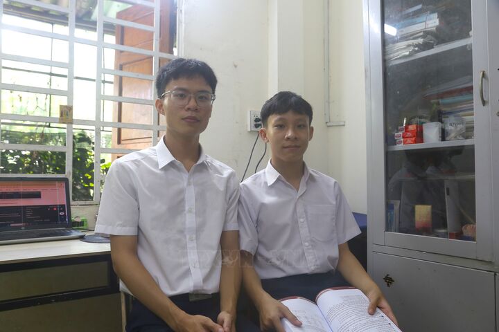 Đôi bạn thân cùng tỏa sáng