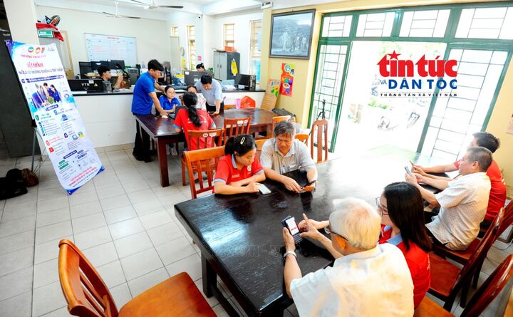 Thanh niên TP Hồ Chí Minh xung kích chuyển đổi số trong cộng đồng - Bài 1: Mang kỹ năng số đến các khu dân cư