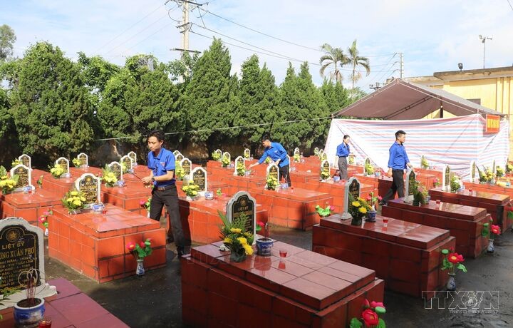 Tuổi trẻ góp sức nối những cuộc trở về