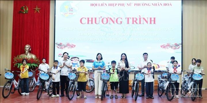 Góp yêu thương, tiếp sức trẻ em khó khăn đến trường