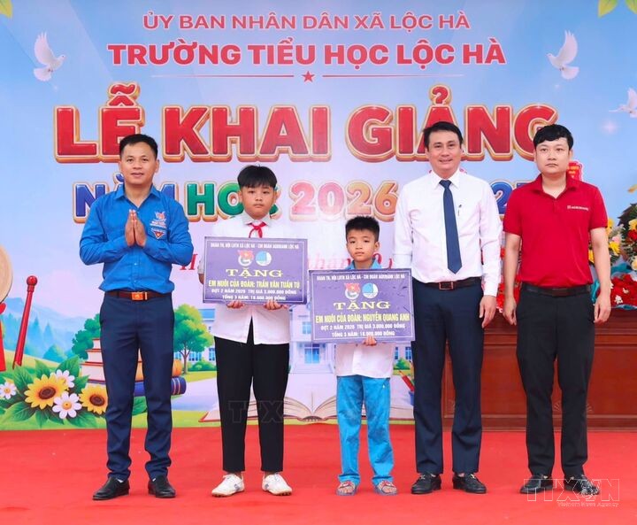 Thắp sáng ước mơ cho học sinh nghèo vượt khó vươn lên