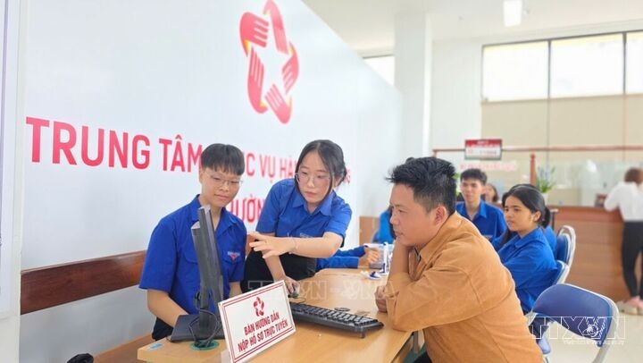 Đi từng ngõ, gõ từng nhà, hướng dẫn từng người dân