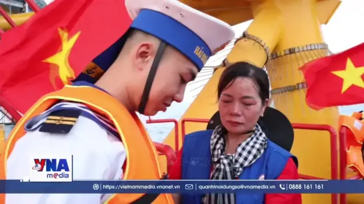 Cuộc hội ngộ bất ngờ giữa sóng nước trùng khơi