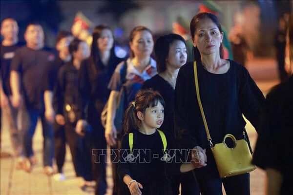 <b>People
bid farewell to Party General Secretary Nguyen Phu Trong</b>