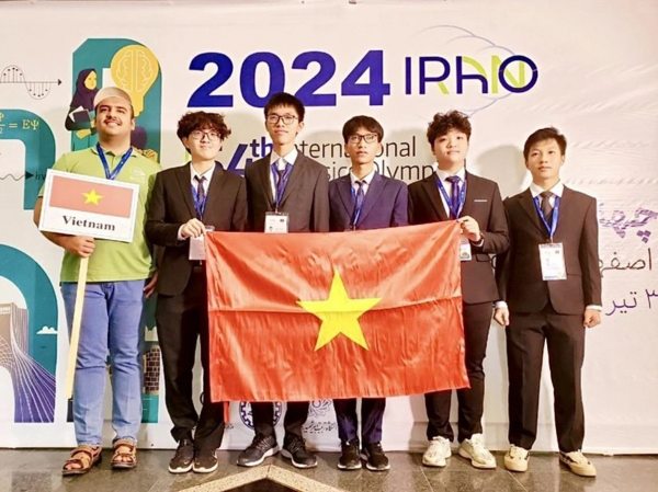Vietnam wins five medals at int’l physics Olympiad
