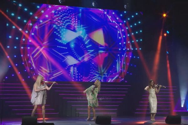 Bond quartet wows Vietnamese audience with dazzling performance