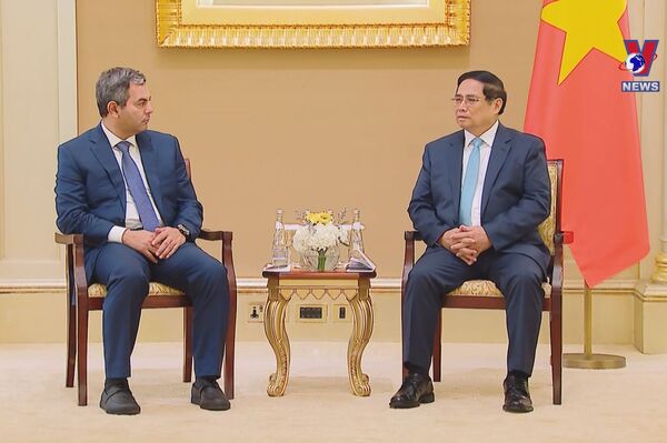 PM receives heads of UAE corporations in Abu Dhabi