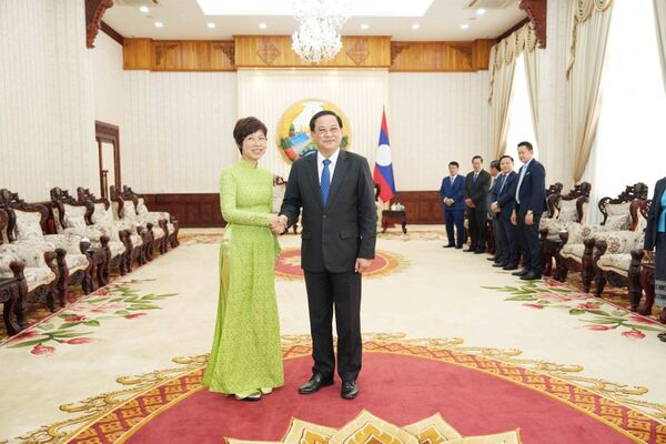 Lao PM values cooperation between VNA and KPL