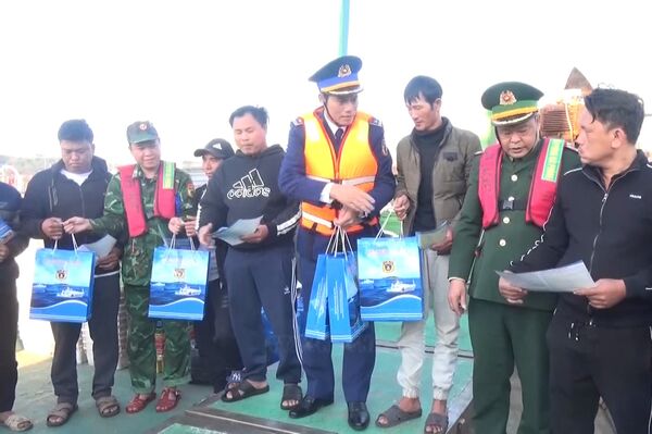 Early Tet celebration on Bach Long Vi island district