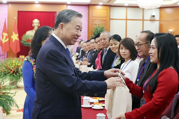 Party chief hosts OV representatives returning home for Homeland Spring 2025