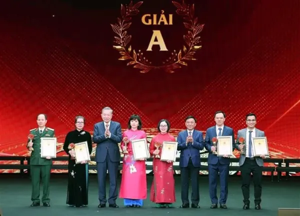 Party chief commends winners of National Press Awards on Party Building