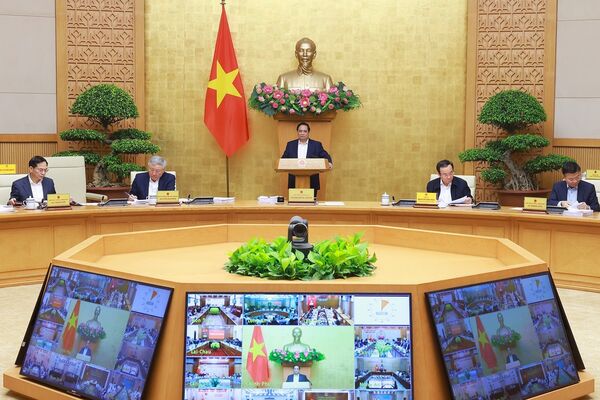 PM calls for flexible response to US tariffs, maintaining 8% growth target