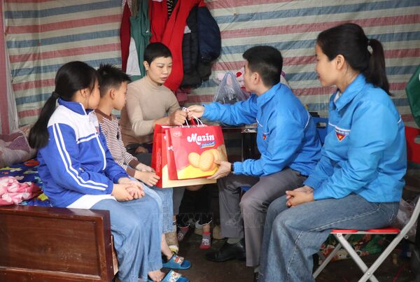 Viết tiếp ước mơ đến trường cho trẻ em khó khăn