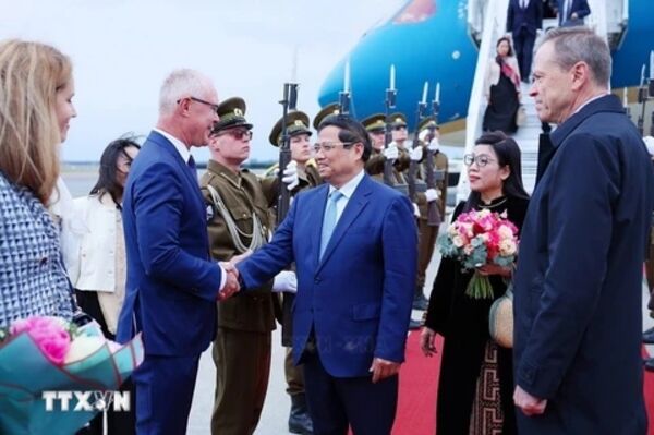 PM arrives in Tallinn, starting official visit to Estonia