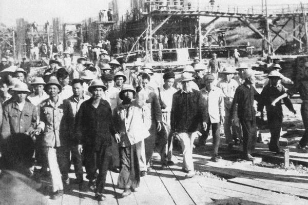 <b>Thi đua để xây dựng đất nước giàu mạnh, phồn vinh</b>