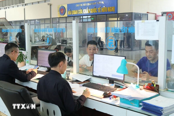 PM urges faster streamlining of administrative procedures, business conditions
