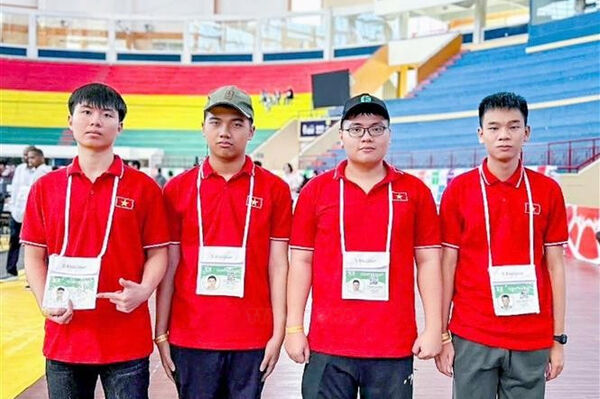 All four Vietnamese students win medals at Int'l Olympiad in Informatics 2025