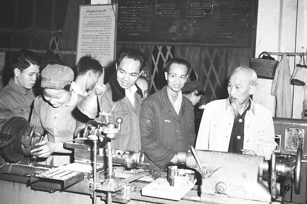 <b>Tư tưởng trọng dụng trí thức của Chủ tịch Hồ Chí Minh và sự vận dụng của Đảng ta</b>