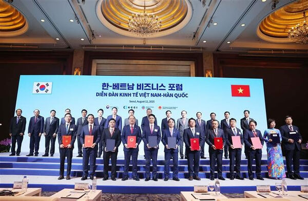 Vietnam, RoK leaders witness exchange of major cooperation documents