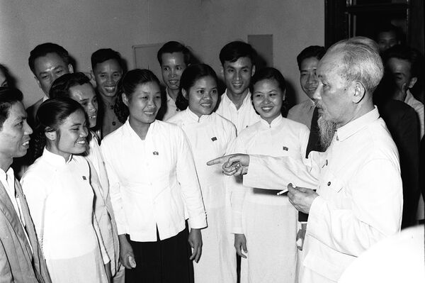 <b>“Muôn việc thành công hay thất bại đều do cán bộ tốt hay kém”</b>