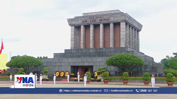 Lãnh đạo Đảng, Nhà nước, Đảng ủy Công an Trung ương, Bộ Công an vào Lăng viếng Chủ tịch Hồ Chí Minh