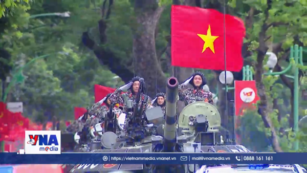 Dàn xe tăng T-90 tham gia diễu binh