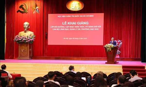 Khai giảng lớp bồi dưỡng kiến thức, kỹ năng cho cán bộ lãnh đạo, quản lý xã, phường, đặc khu