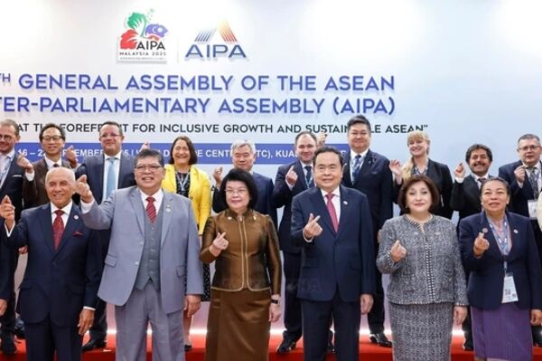 Top Vietnamese legislator attends opening session of AIPA-46