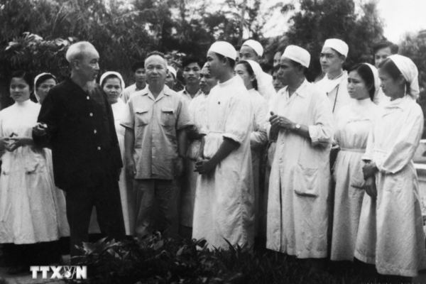 <b>Bảo vệ, chăm sóc và nâng cao sức khỏe nhân dân là mục tiêu, là động lực, là nhiệm vụ chính trị hàng đầu</b>