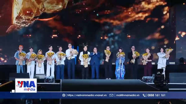 Thủ tướng dự đại nhạc hội “V Fest – Vietnam Today”