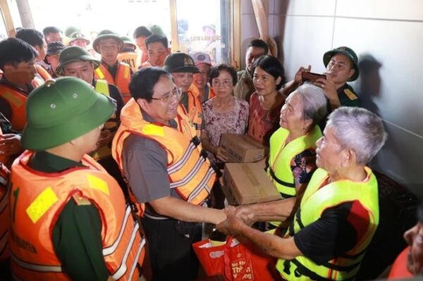 PM directs flood relief efforts in Thai Nguyen province, visits affected residents