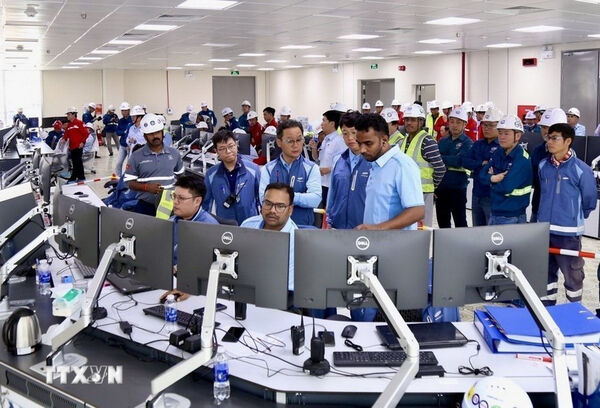 PM urges stronger SOE performance, tighter land oversight