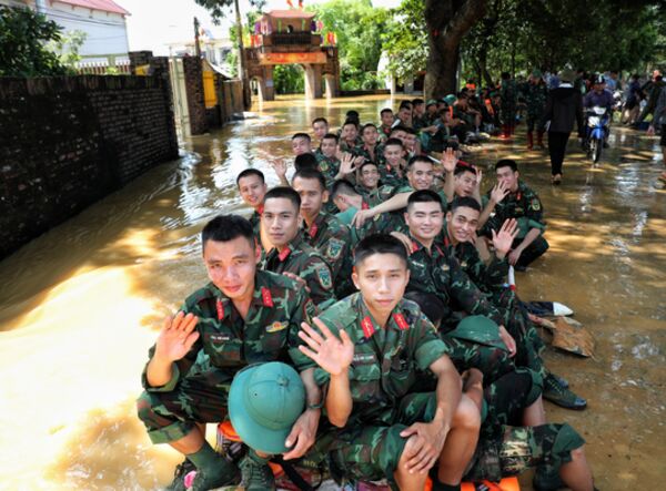 Lực lượng vũ trang đóng vai trò chủ lực trong khắc phục thiên tai và hỗ trợ người dân Bắc Ninh