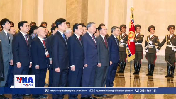 Tri ân Chủ tịch Kim Nhật Thành và Tổng Bí thư Kim Jong Il