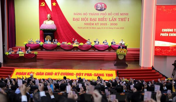 TP Hồ Chí Minh tiếp tục vươn mình, xứng đáng là đầu tàu phát triển kinh tế - xã hội của cả nước