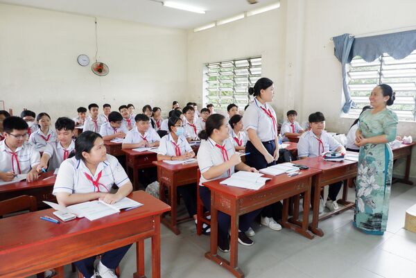 <b>Đặt giáo dục vào vị trí trung tâm của chiến lược phát triển</b>