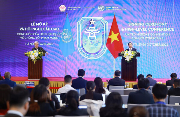 Vietnamese PM, UN Secretary-General attend press conference on signing ceremony of Hanoi Convention
