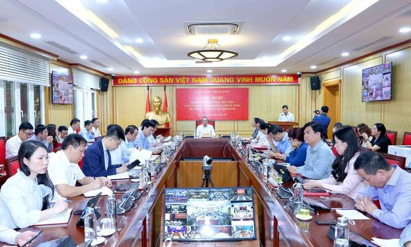 Conference on newly issued documents on Party organization and personnel work