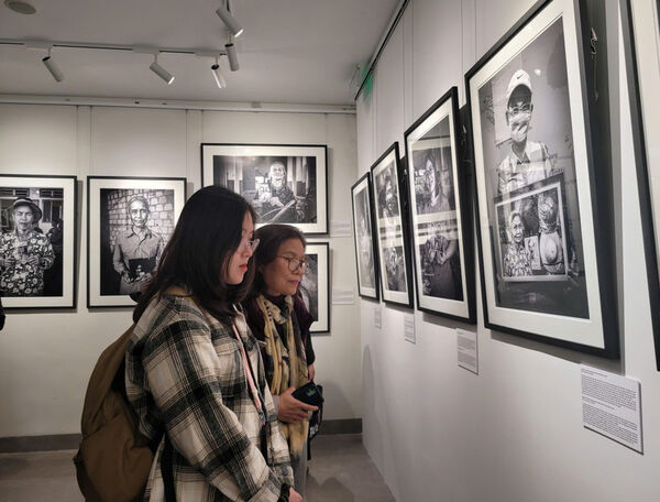 Photo exhibition captures over three decades of Vietnam’s transformation